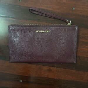 Micheal Kors Burgundy Cluth